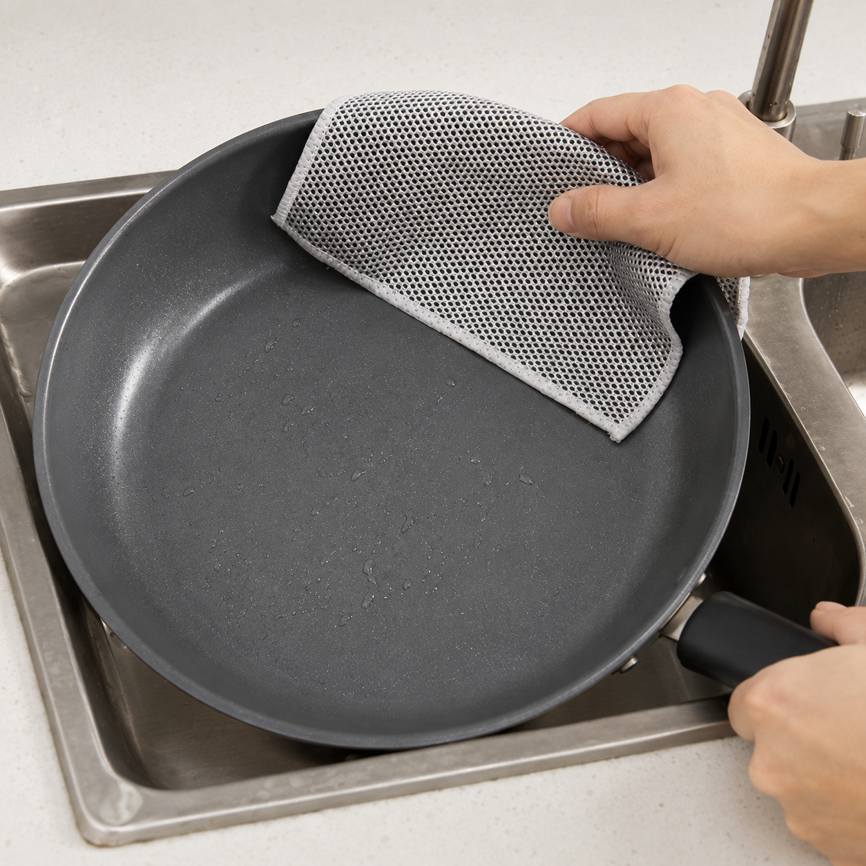 Scrubsy™ – Kraftfull och repfri för alla typer av rengöring!